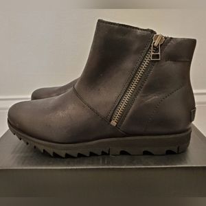 Sorel Harlow Zip BootiesWomen's Size 7.5 Brand New